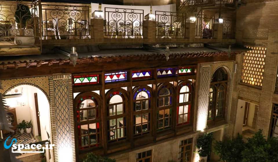 نمای حیاط و پشت بام بوتیک هتل راوی - شیراز